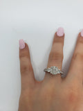 Bague lilly 0.75ct de diamants en or blanc 10k