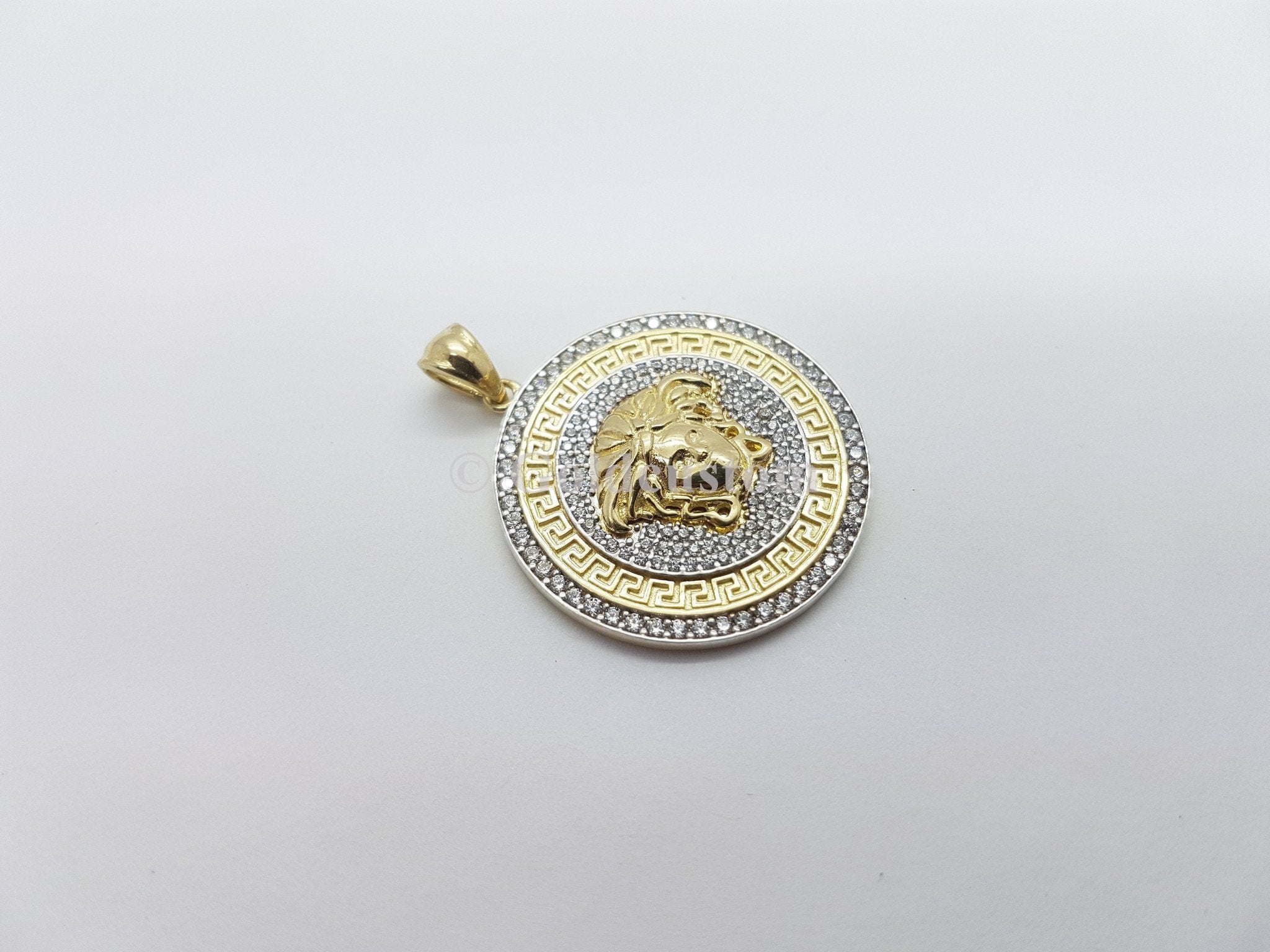 Medaillon Versace prestigieux en or jaune 10 karat - orquebec